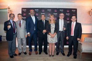 La anfitriona, embajadora Patricia Gimenez, y algunos de sus colegas latinoamericanos